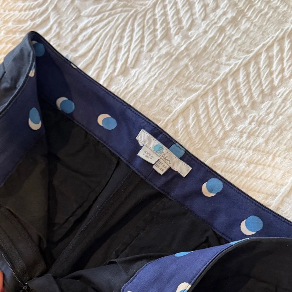 Boden Women’s Black Chinos - size 4R - Picture 2 of 8